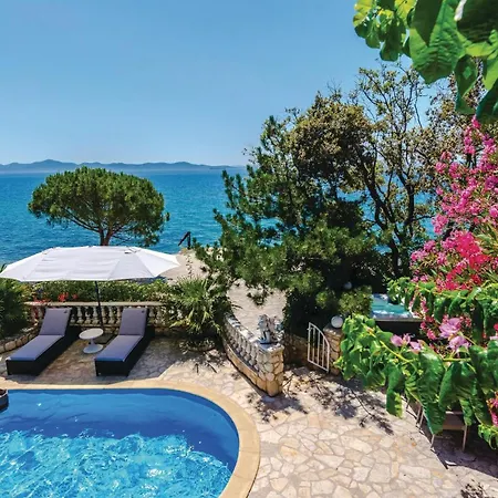 Casa de Férias Gorgeous In With House Sea View Kožino